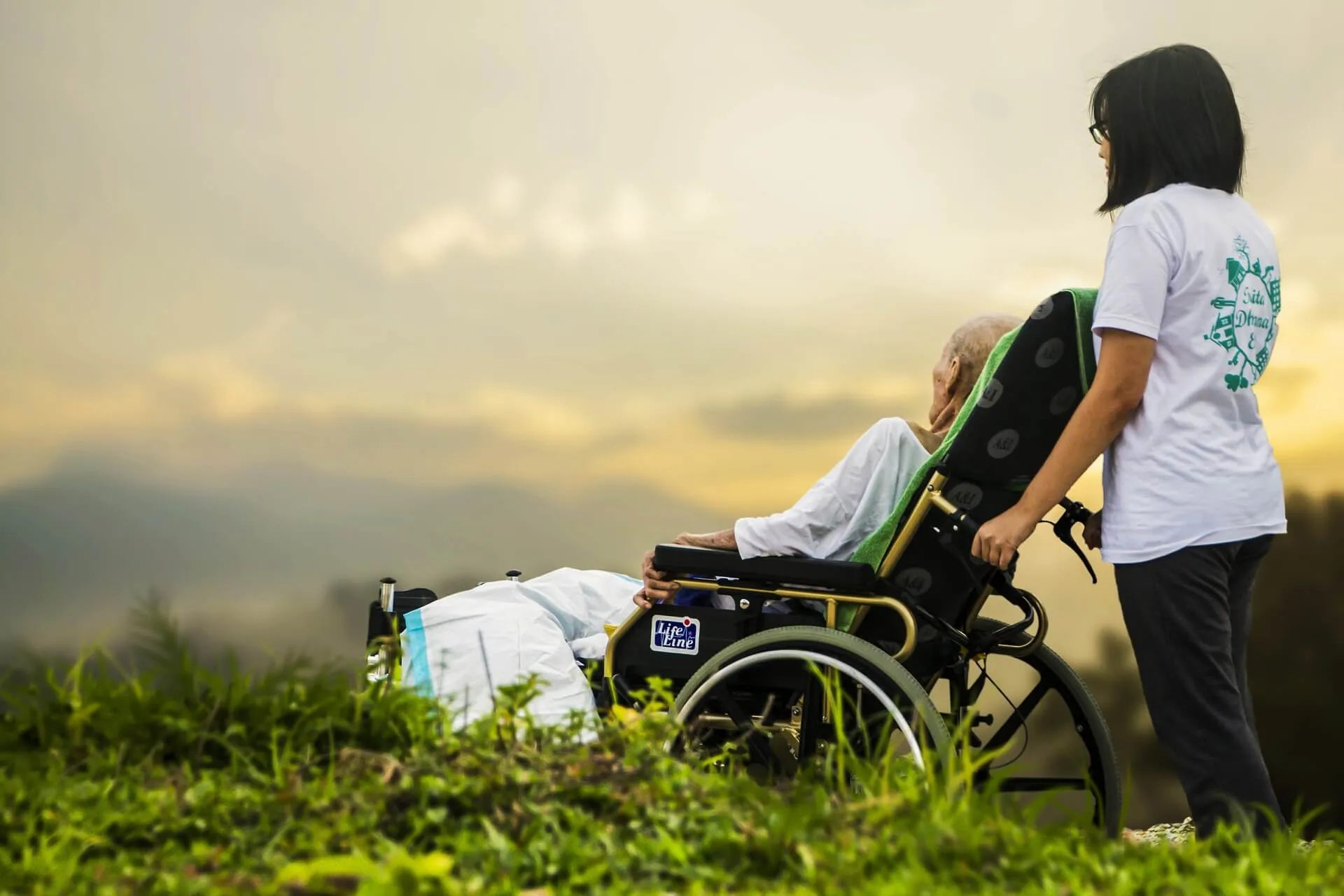Post-Surgery Recovery: 5 Reasons Why Home Healing Beats the Hospital